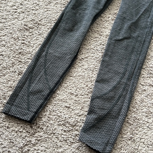 Lululemon Grey Compression Wunder Under Leggings - Picture 3 of 11